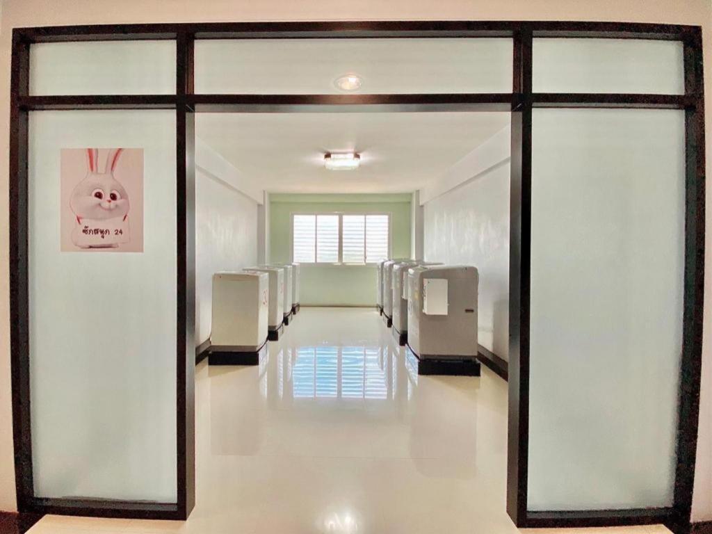 Creston Grand Hotel Suphanburi Esterno foto