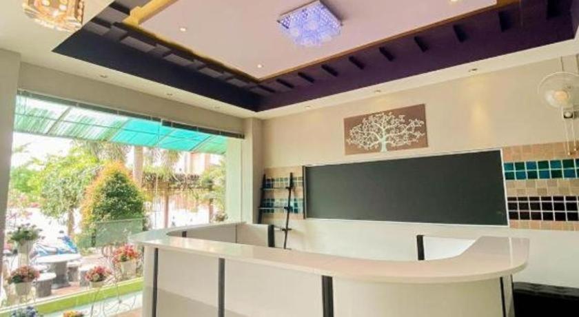 Creston Grand Hotel Suphanburi Esterno foto