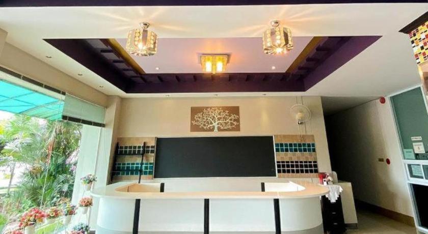 Creston Grand Hotel Suphanburi Esterno foto