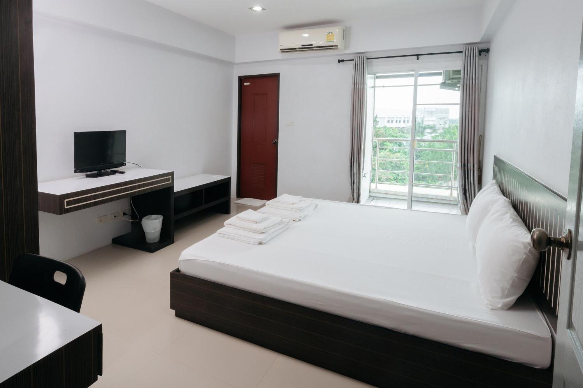 Creston Grand Hotel Suphanburi Esterno foto