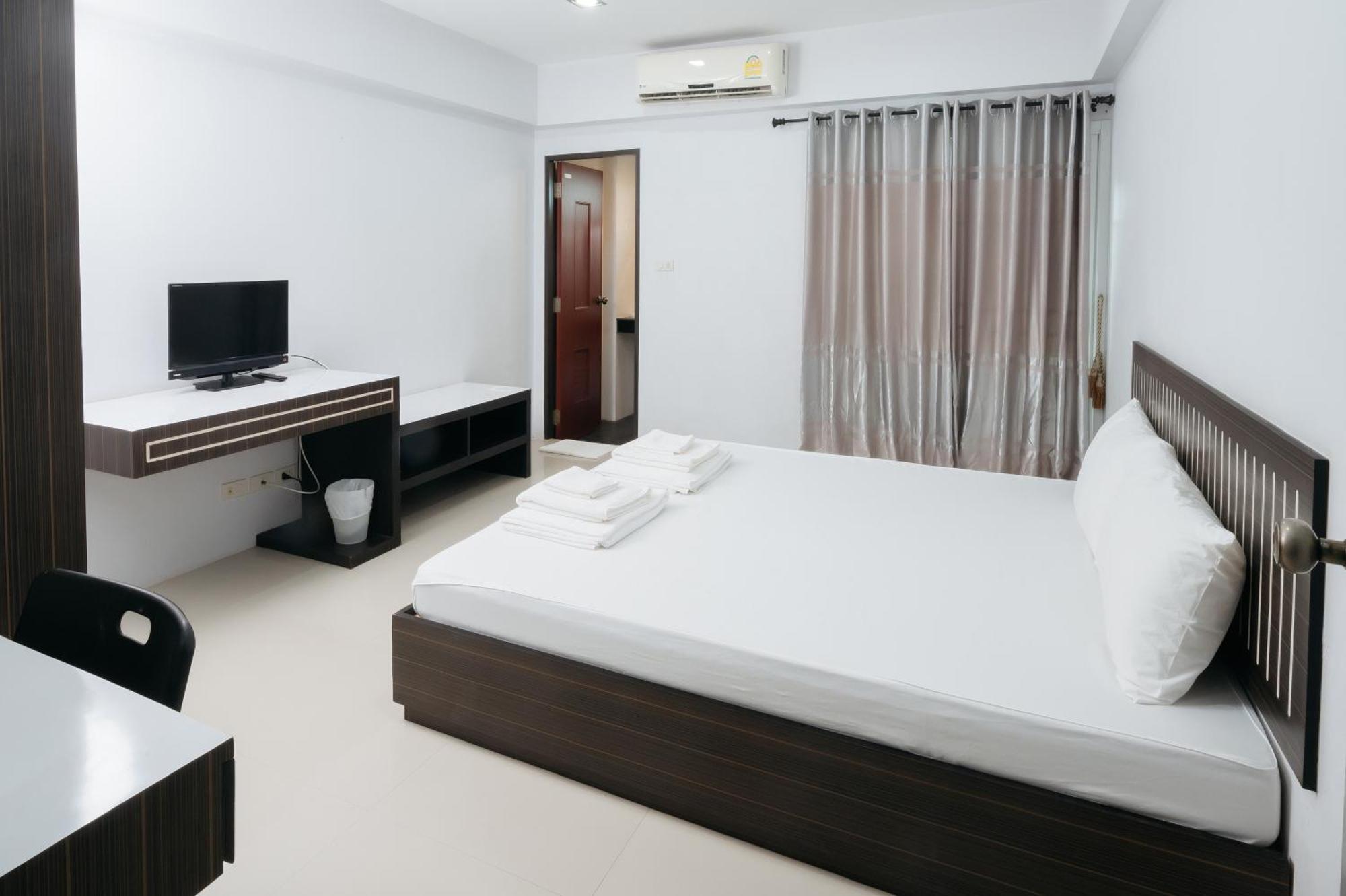 Creston Grand Hotel Suphanburi Esterno foto