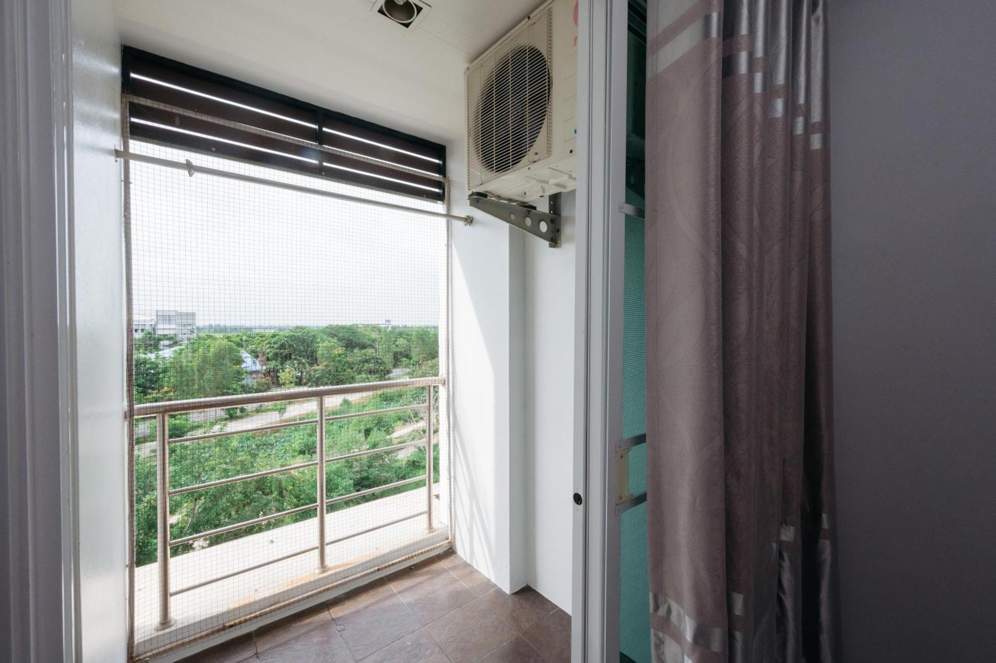 Creston Grand Hotel Suphanburi Esterno foto