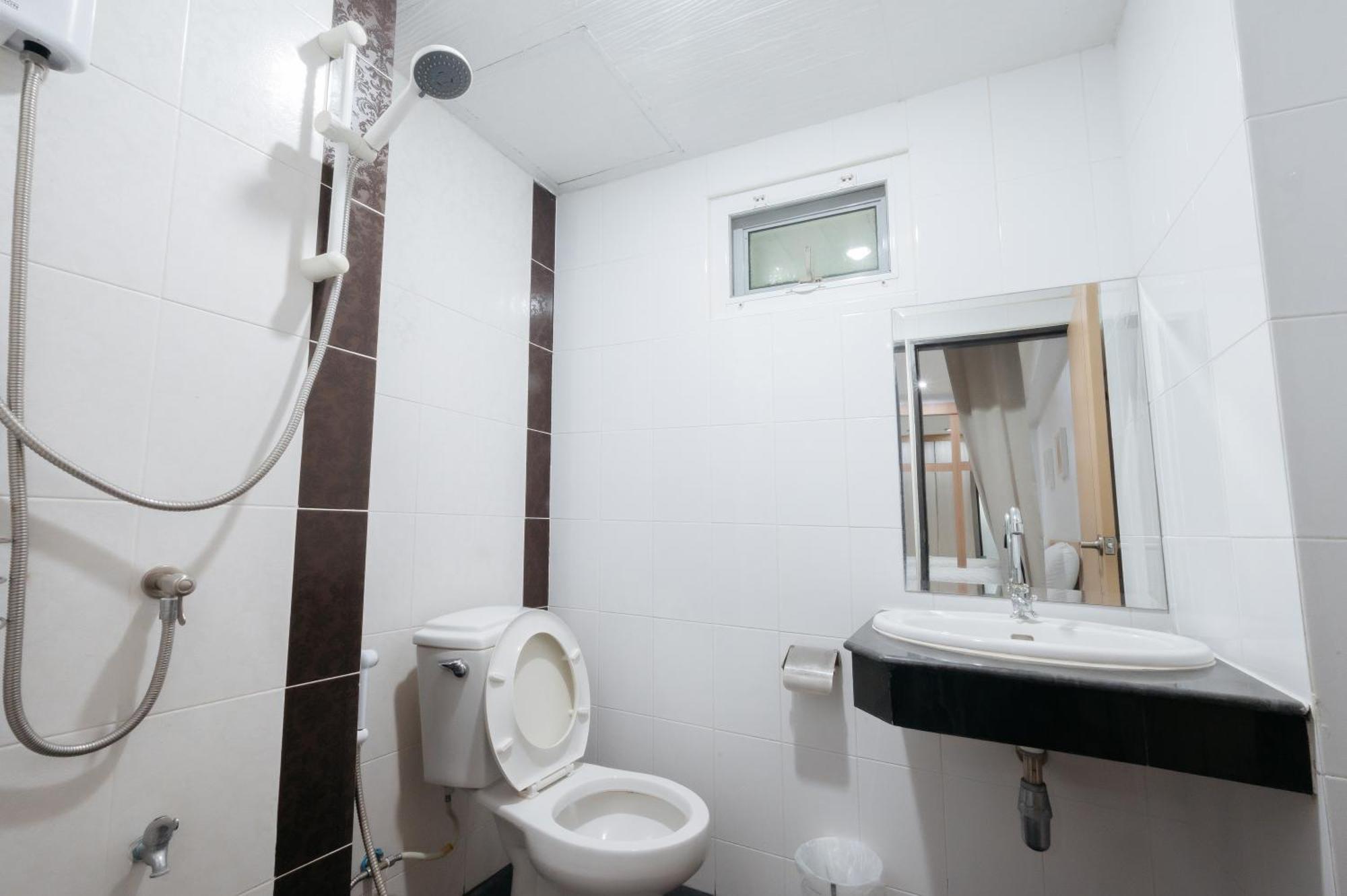 Creston Grand Hotel Suphanburi Esterno foto