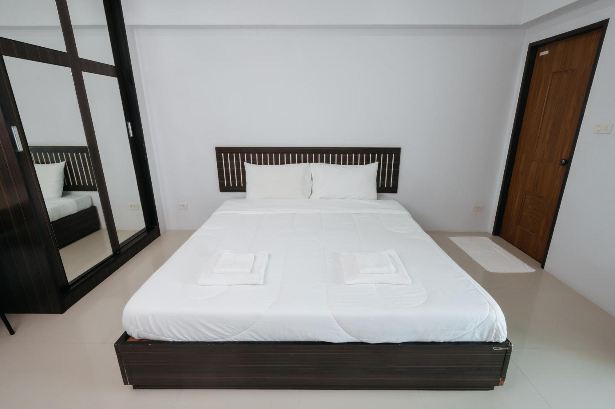 Creston Grand Hotel Suphanburi Esterno foto