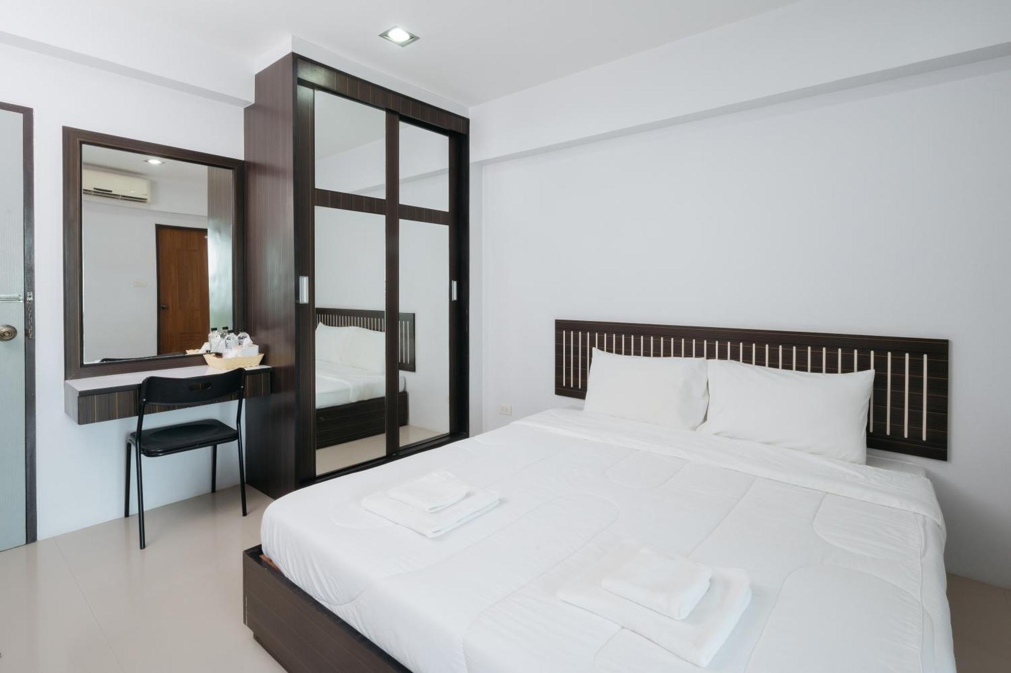 Creston Grand Hotel Suphanburi Esterno foto