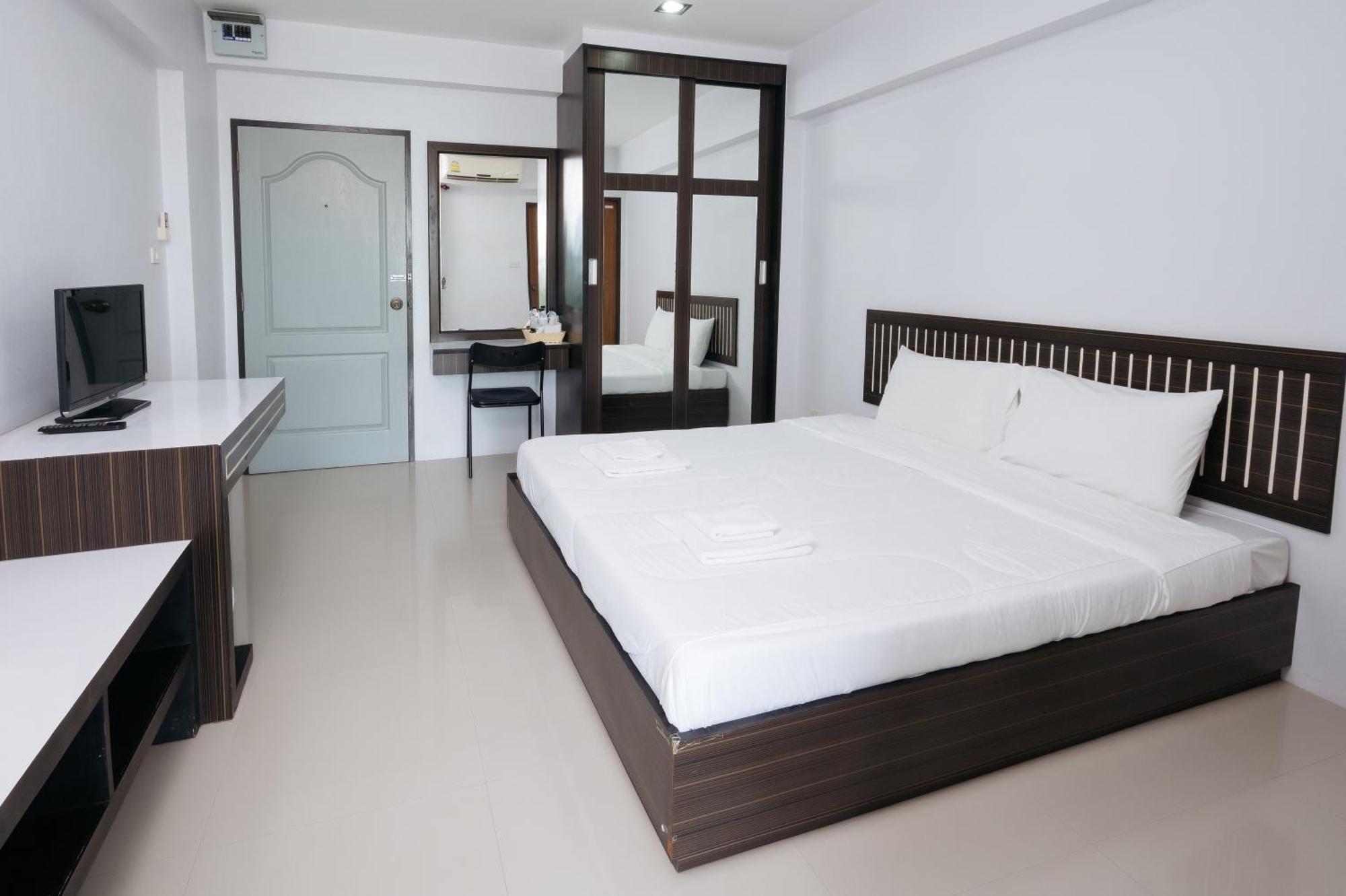 Creston Grand Hotel Suphanburi Esterno foto