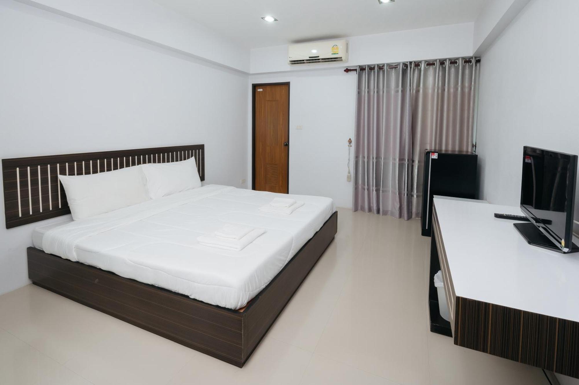 Creston Grand Hotel Suphanburi Esterno foto